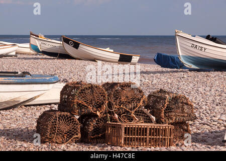 Töpfe von Hummer und Krabben Gatter am Kiesstrand bei Budleigh Salterton, Devon Stockfoto