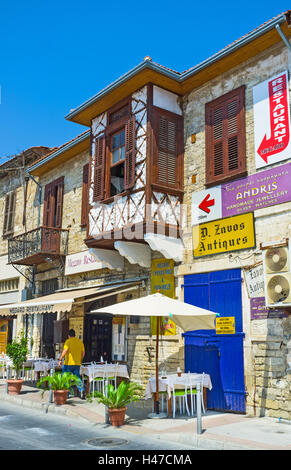 Die Cafés und Restaurants der Altstadt befindet sich im kleinen mittelalterlichen Häusern, Limassol, Zypern Stockfoto