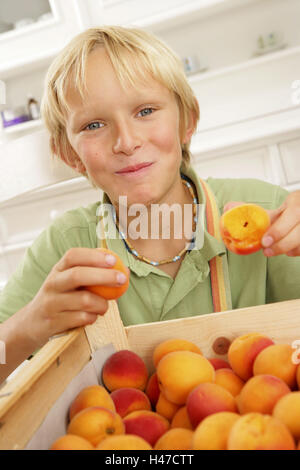 Junge, Küche, Aprikosen, Essen, Stockfoto