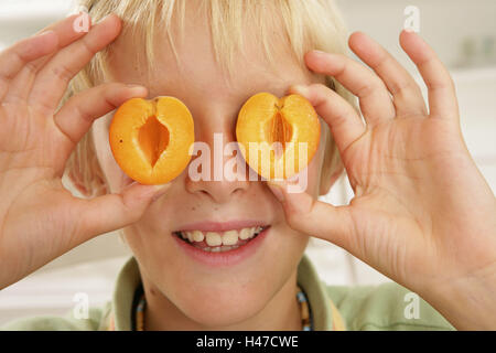 Junge, Küche, Aprikosen, Spaß, Porträt, Stockfoto