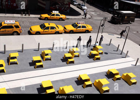 USA, New York City, Manhattan, untere West Side, Taxi Fahrer warten auf Kundschaft, Stockfoto