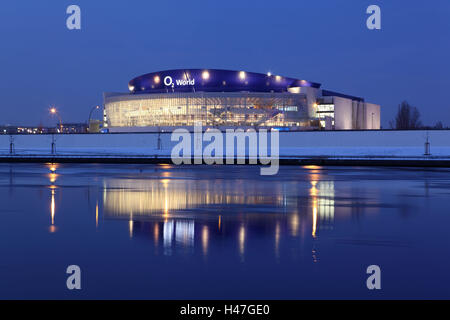 Deutschland, Berlin, Spree, O2-World, Abend, Stockfoto