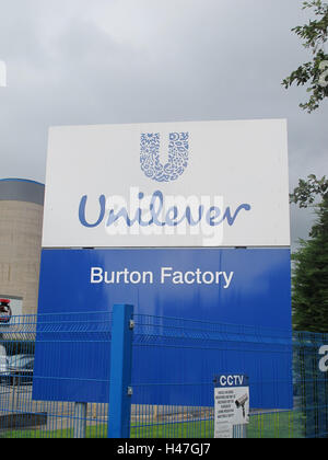 Eine allgemeine Ansicht der Fabrik in Burton-On-Trent, Staffordshire, wie Unilever Unilever Marmite ist "Verbraucher auszunutzen" inmitten des sinkende Wertes des Pfundes beschuldigt worden, nach Preisgestaltung Folge mit Tesco Supermarkt niedrigen Haushaltsgegenstände wie Marmite, Flora und Persil aufgedrückt. Stockfoto