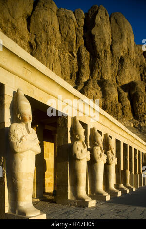 Ägypten, Luxor, Theben-West, Grabbeigaben Tempel Hatschepsut in Deir el-Bahari-Becken, Stockfoto