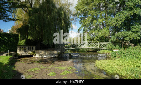 Bridge Over The River Piddle at Athelhampton Hall, Dorset -2 Stockfoto