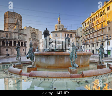 Spanien, Valencia, Plaza De La Virgen, Turia Brunnen, Catedral de Santa María de Valencia, Stockfoto