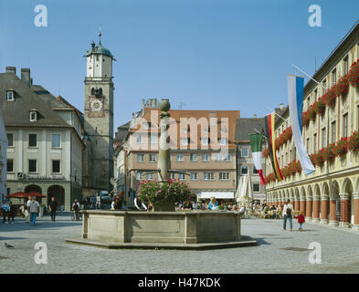 Deutschland, Bayern, Memmingen, Marktplatz-Martins Kirche, Kirche, Pfarrkirche, Struktur, Architektur, Häuser, Gebäude, Strukturen, Ort von Interesse, Reiseziel, Tourismus, Person, Passanten, Straßencafé, Stockfoto