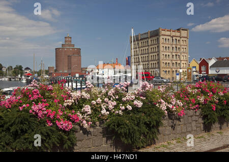 Deutschland, Schleswig - Holstein, Eckernförde Getreidespeicher im Hafen, Stockfoto