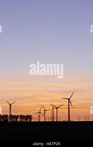 Wind-Turbinen, Windkraftanlagen, erneuerbare Energie, Windpark, Gemeinde Kronprinzenkoog, Kreis Dithmarschen, Schleswig-Holstein, Deutschland, Europa, Stockfoto