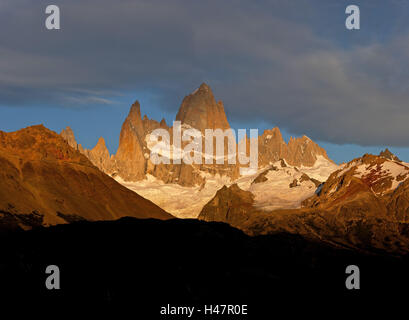 Argentinien, Patagonien, die Anden, Berge, Fitz Roy, Gebirgsmassiv, Berggipfel, morgen Stimmung, Stockfoto