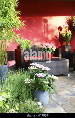 Ambiente der Terrassen, Terrasse, Veranda, Terrasse mit Topfpflanzen, Stockfoto