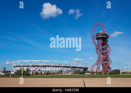 Die Queen Elizabeth Olympic Park mit London Stadium und ArcelorMittal Orbit in London England Vereinigtes Königreich UK Stockfoto