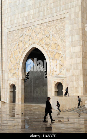 Ein Detail der Fassade der großen Moschee von Hassan II, beeindruckend von Casablanca, 1994 abgeschlossen. Stockfoto