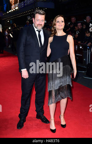 Guy Garvey und Rachael Stirling, die Teilnahme an der 60. BFI London Film Festival Vorführung ihrer besten im Odeon-Kino am Leicester Square in London statt. Stockfoto