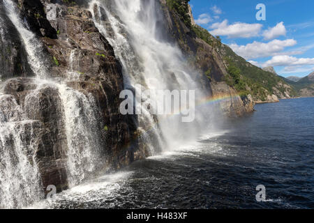 Hengjanefossen Wasserfall am Lysefjord in Norwegen Stockfoto