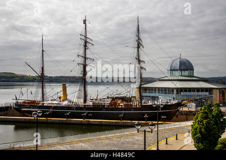 Vintage Royal Forschungsschiff RRS Discovery vertäut in Dundee an der River Tay, Schottland, UK Stockfoto