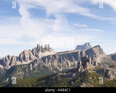 Italien, die Dolomiten, Falzarego-Pass, Cinque Torre, Croda di Lago, Monte Pelmo, Berggipfel, Stockfoto