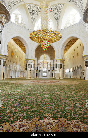 Kronleuchter im Gebet Hall, Scheich Zayed Bin Sultan Al Nahyan Mosque, drittgrößte Moschee der Welt, Al Maqtaa Emirat Abu Dhabi, Vereinigte Arabische Emirate Stockfoto