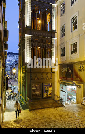 Aufzug de Santa Justa, Dusk, Baixa Quartier, Lissabon, Portugal, Stockfoto