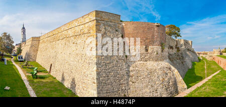 Der Blick auf die mittelalterliche Stadtmauer der alten Festung, Belgrad. Stockfoto