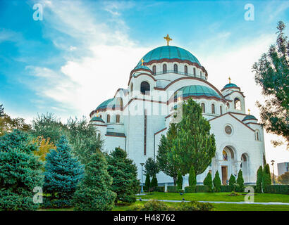 Die Kathedrale des Heiligen Sava ist umgeben von wunderschönen Park, Belgrad, Serbien. Stockfoto