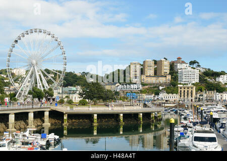 Torquay, Devon, UK - 6. September 2016: Torquay Ansicht vom Hafen entfernt. Hafen von Torquay ist voll Handelshafen im Norden Stockfoto