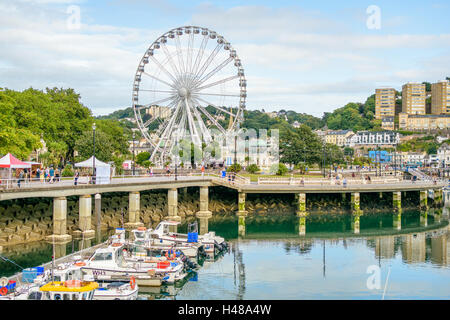 Torquay, Devon, UK - 6. September 2016: Torquay Ansicht vom Hafen entfernt. Stockfoto