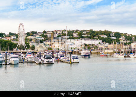 Torquay, Devon, UK - 6. September 2016: Torqay Ansicht vom Hafen entfernt. Stockfoto