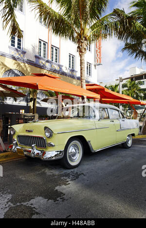 Chevrolet Bel Air, Baujahr 1957, den fünfziger Jahren, amerikanische Oldtimer, Ocean Drive, Miami South Beach Art Deco District, Florida, USA, Stockfoto