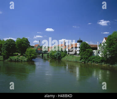 Bayern, Swabia, Danube Ries, Donauwörth, Blick auf die Stadt, Flüsse, Mund, der Donau, Wörnitz, Sommer, Stadt, lokale Ansicht, Kirchen, Liebe Frau Kathedralen, Türmen, Kathedralen, Türme, Orte Interesse, Strukturen, historisch, Gewässer, Kurse von einem Fluss, Zusammenfluss, Brücke, ländlich, idyllisch, bewölkten Himmel, Stockfoto