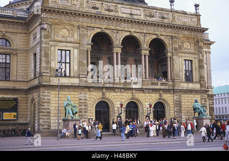 Dänemark, Kopenhagen, royal Theater, außerhalb, Touristen, Skandinavien, Raum, Theater, außen, Kurven, Balkon, Skulpturen, Besucher, Menschen, Tourismus, Ort von Interesse, Architektur, Kultur, Kunst, Urlaub, Stockfoto