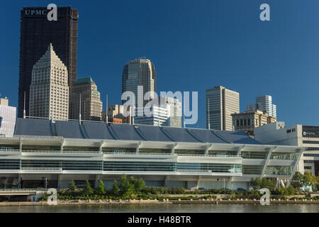 DAVID LAWRENCE CONVENTION CENTER (© RAFAEL VIÑOLY 1999) ALLEGHENY RIVER SKYLINE VON DOWNTOWN PITTSBURGH PENNSYLVANIA USA Stockfoto
