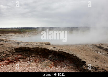 Dampf steigt aus den großen Geysir Geysir Island Stockfoto