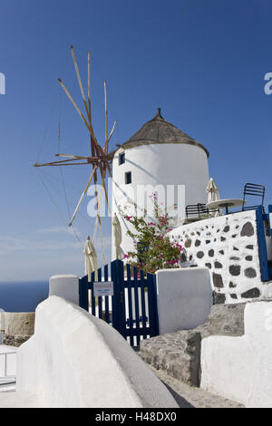 Griechenland, Kykladen, Insel Santorin, Oia, Windmühle, Meer, Stockfoto