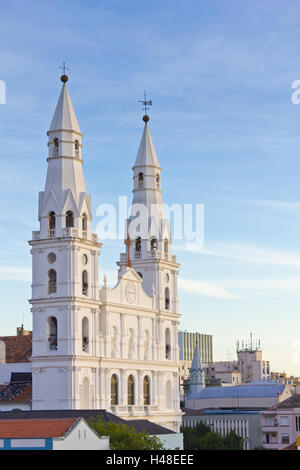 Nossa Senhora Das Dores katholische Kirche mit blauem Himmel Stockfoto