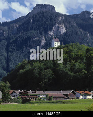 Deutschland, Bayern, Chiemgau, Aschau, Schloss Hohenaschau, Oberbayern, Struktur, Architektur, Tourismus, Bau, Schloss, Sehenswürdigkeit, Berge, Kampenwandbahn, Bahn, Seilbahn, Häuser, Stockfoto