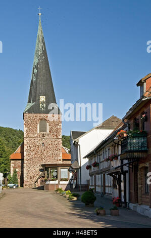 Deutschland, Thüringen, Süd-Harz, Neustadt, Kirche vor Ort, lokale Ansicht, Häuser, Stadtkirche, Religion, glauben, Kirchturm, Kirche, Himmel, blau, Stockfoto