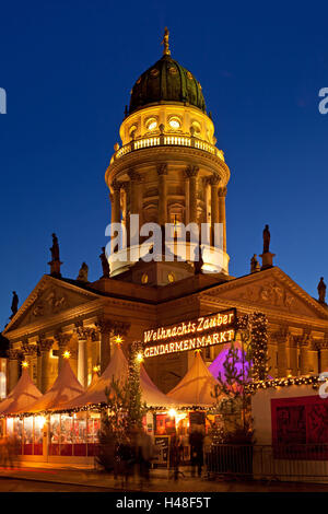 Deutschland, Berlin, Gendarmenmarkt, Weihnachtsmarkt, Abend, Beleuchtung, Stockfoto