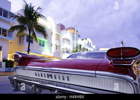 Oldsmobile Super 88, Baujahr 1958, der fünfziger Jahre, amerikanische Oldtimer, Ocean Drive, Miami South Beach, Art Deco District, Florida, USA, Stockfoto