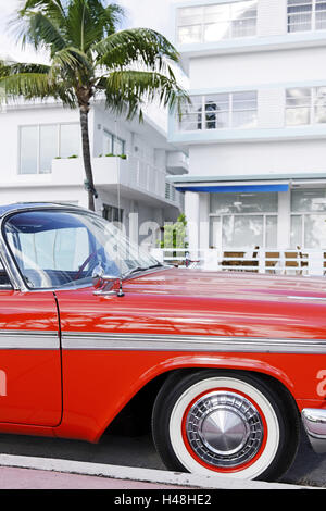 Plymouth Belvedere Convertible, Baujahr 1957, den fünfziger Jahren, amerikanische Oldtimer, Ocean Drive, South Miami Beach Art Deco District, Florida, USA Stockfoto