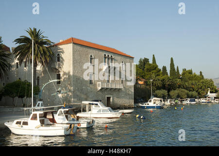 Kroatien, Dalmatien, Kastela mit Split, Kastel Luksic, Stockfoto