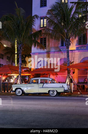 Chevrolet Bel Air, Baujahr 1957, den fünfziger Jahren, amerikanische Oldtimer, Ocean Drive, Miami South Beach Art Deco District, Florida, USA, Stockfoto
