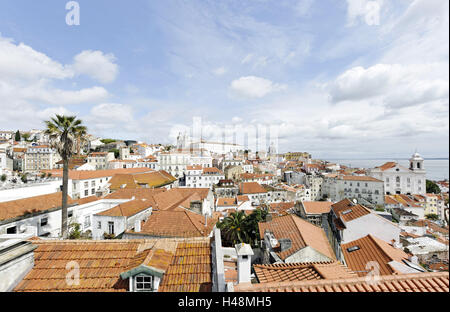 Blick über Alfama Viertel und die Kathedrale Sé, Stockfoto