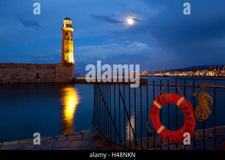 Griechenland, Kreta, Rethymnon, venezianische Hafen, beleuchtet am Abend Stockfoto