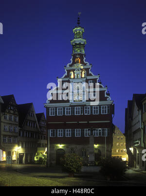 Deutschland, Baden-Wurttemberg, Esslingen am Neckar, alte Rathaus durch die blaue Stunde, Renaissance-Fassade von Heinrich Schickhardt von 1586-89, astronomische Uhr von Jacob Diem, Stockfoto