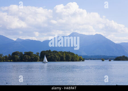 Segelboote auf See Chiemsee Stockfoto