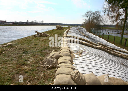 Deutschland, Niedersachsen, Hitzacker, Fluss Elbe, Hochwasser, Deich, Befestigung, Stockfoto