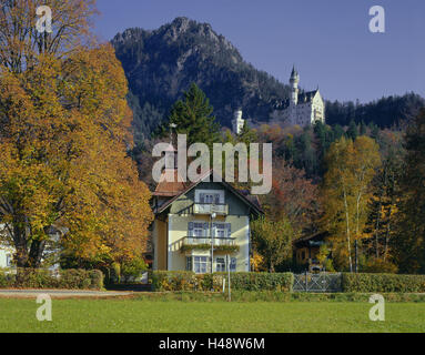 Deutschland, Bayern, Allgäu, Haus, Schloss neue Schwan Stein, Berg Tegel, Herbst, Osten Allgäu, Königs Winkel, Swans Region, Struktur, Gebäude, Sperre, Königsburg, Märchenkönig, Ort von Interesse, Sehenswürdigkeit, Architektur, Märchenschloss, Sehenswürdigkeit, Attraktion, Reiseziel, Tourismus, Bäume, Umwelt, Berg, Berge, Wohnhaus, Herbsttage, Stockfoto