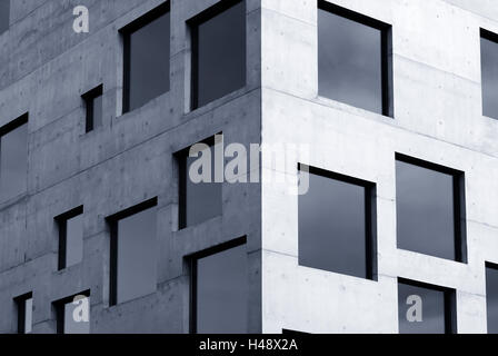 Schule, Management und Design, Zuckerwürfel, Wand, Oberfläche, Beton, Fenster, Glas, Spiegelung, blau, Deutschland, Nordrhein-Westfalen, Essen, Zeche, Zoll-Club, Stockfoto