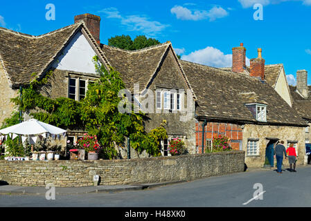 Alte Häuser in dem Dorf Lacock in Wiltshire, England UK Stockfoto